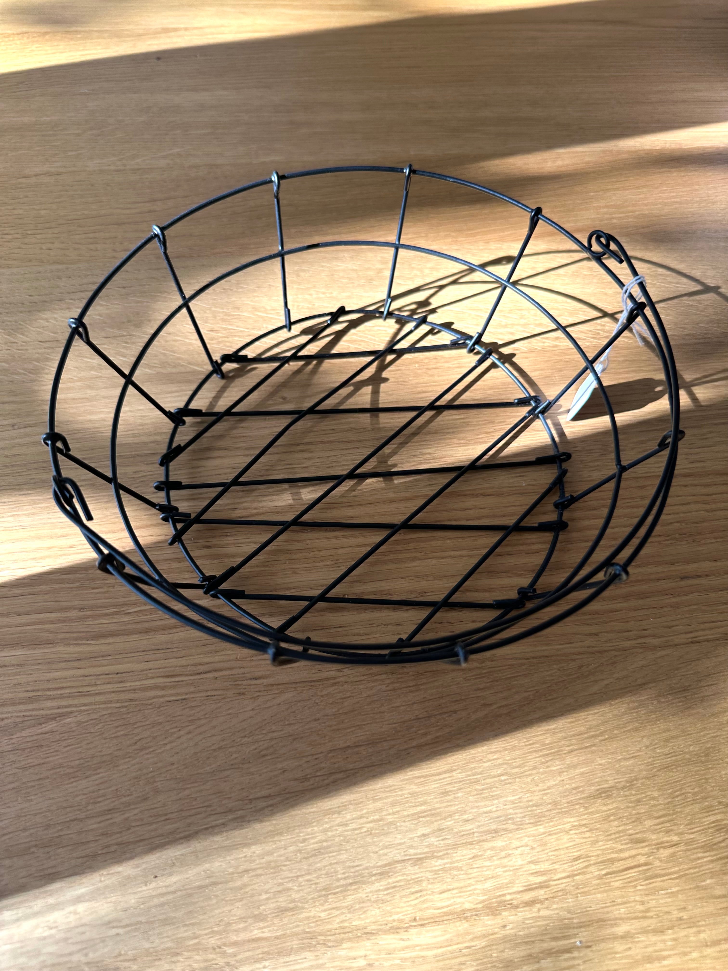 Round Black Metal Wire Basket